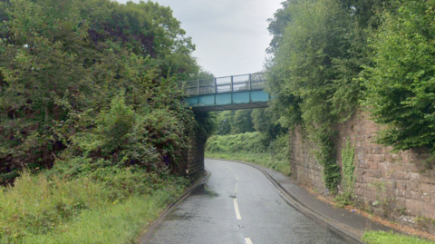 The bridge over the A5086