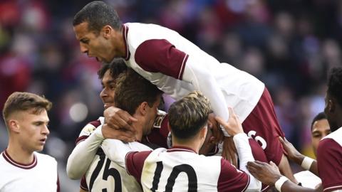 Bayern Munich players celebrate