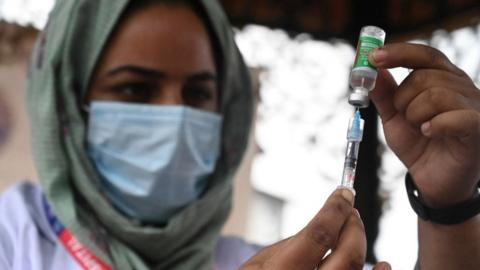 A health worker prepares to give a jab in Kashmir, September 2021