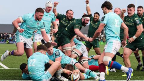 Sean Jansen dots down in the last minute to secure a Connacht victory