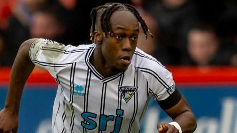 Ewan Otoo in action for Dunfermline