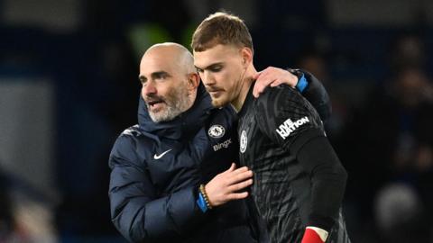Enzo Maresca puts arm around Filip Jorgensen