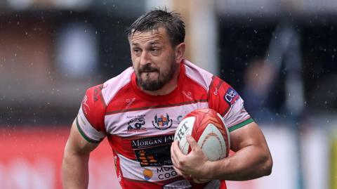 Lee Rees carries the ball for Llandovery at Cardiff