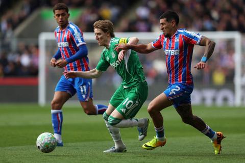 Anthony Gordon is challenged by Daniel Munoz during Newcastle United's game against Crystal Palace at Selhurst Park on 12 April, 2026