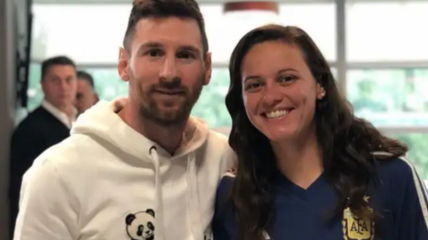 Argentina women's player Florencia Bonsegundo meets Lionel Messi in 2019