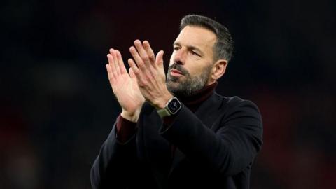 Ruud van Nistelrooy applauds Manchester United fans