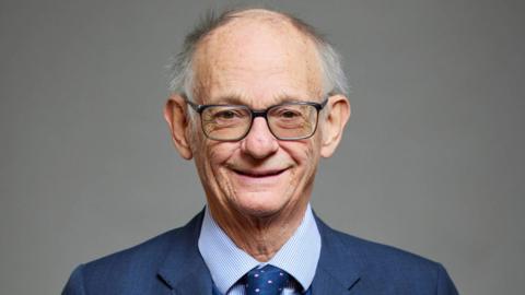 Aeth yr Arglwydd Lipsey i Dŷ'r Arglwyddi yn 1999