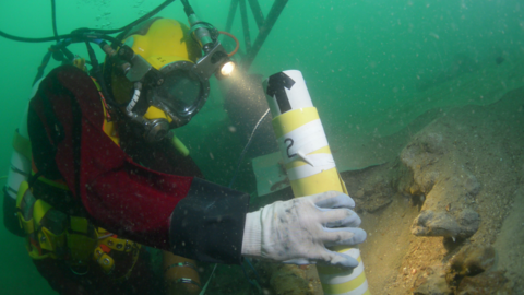 Diver excavating the Rooswijk