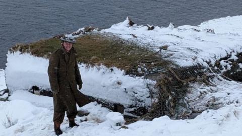 Morgan Owen ger y pillbox ar lan Llyn Ogwen ddydd Sadwrn