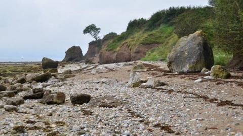 Cerrig traeth Lleiniog