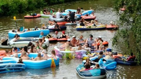 Kaljakellunta (beer floating) on the Vantaa River in Finland 2015