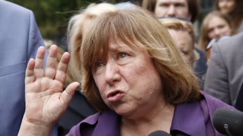 Nobel Prize winner Svetlana Alexievich talks to reporters in Minsk, Belarus. Photo: 26 September 2020