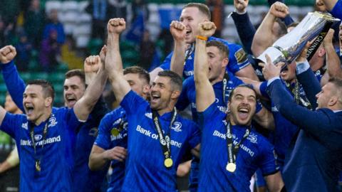 Leinster celebrate with the Pro14 trophy