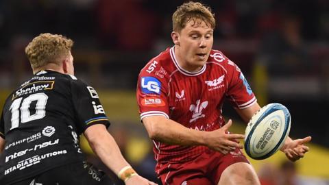 Dragons v Scarlets