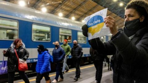 A woman offer help to arriving refugees at the Western Railway Station from Zahony after crossing the border at Zahony-Csap as they flee Ukraine on March 05, 2022 in Budapest, Hungary