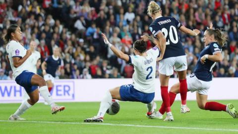 Kirsty Hanson scores for Scotland