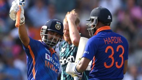 India batters Rishabh Pant (left) and Hardik Pandya (right)