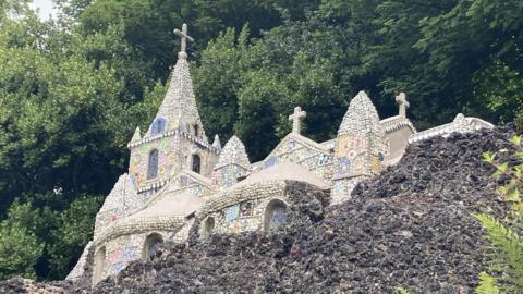 Guernsey's little chapel. It is a small building set in a rock with shells and pot making up the rock