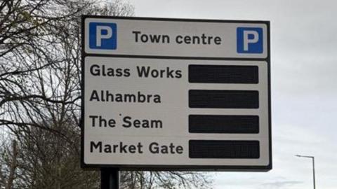 A road sign directing drivers to town centre car parks at Glass Works, Alhambra, The Seam and Market Gate.