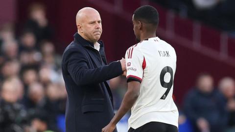 Alexander Isak celebrates with Arne Slot