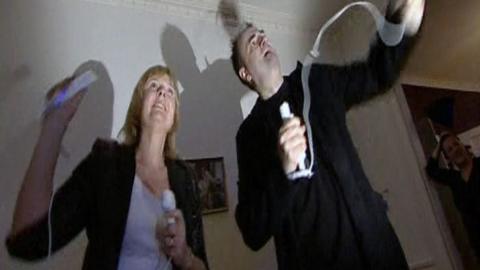 Two Newsnight Review presenters play the Wii