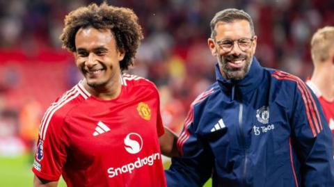 Joshua Zirkzee and Ruud van Nistelrooy