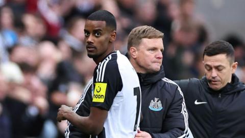 Alexander Isak with Newcastle boss Eddie Howe on the touchline
