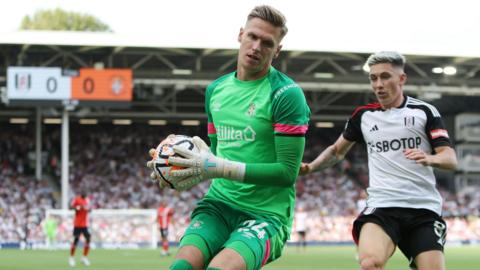 Thomas Kaminski in goal for Luton Town