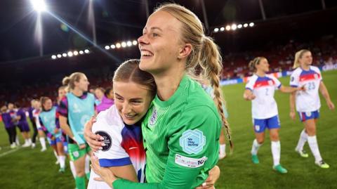 Chloe Kelly and Hannah Hampton of England