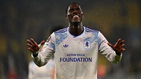 Amadou Onana celebrates