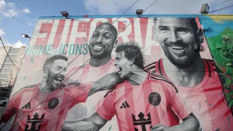 A mural with Jordi Alba, Fafa Picault, Benjamin Cremaschi and Lionel Messi 