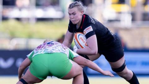 Rosie Galligan prepares to be tackled