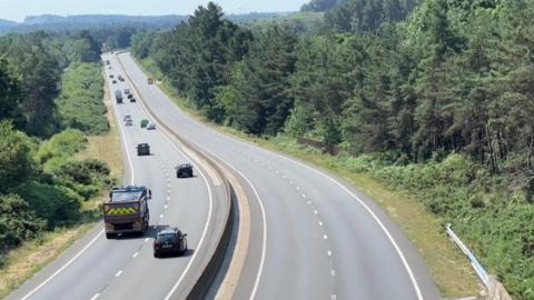 A338 dual carriageway with cars driving on it