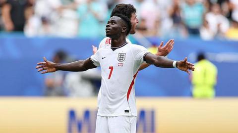 Bukayo Saka celebrates