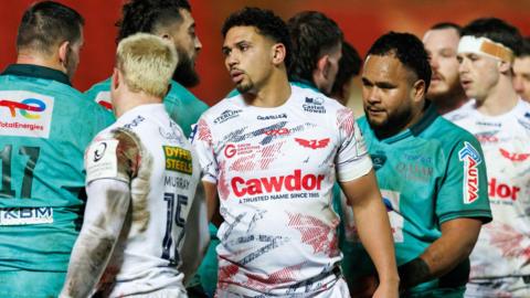 Scarlets and Pau shake hands after the final whistle