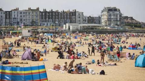 Crowds of Margate Main Sands 