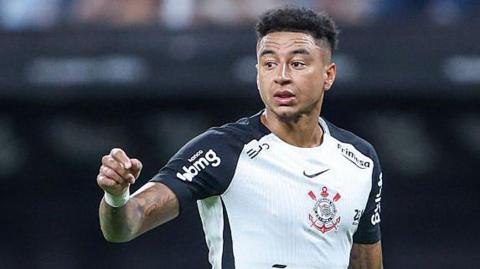 Jesse Lingard looks on while playing for Corinthians against Internacional in April 2026
