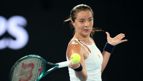 Jodie Burrage plays a forehand