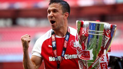 Richard Wood celebrates winning promotion with Rotherham in 2018
