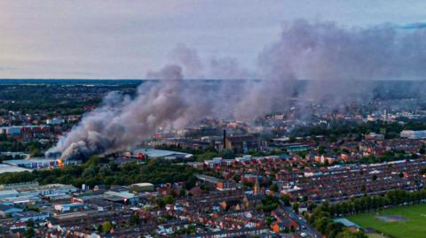 A drone image of the fire that affected the Dunelm store. Thick black smoke can be seen billowing into the sky. 