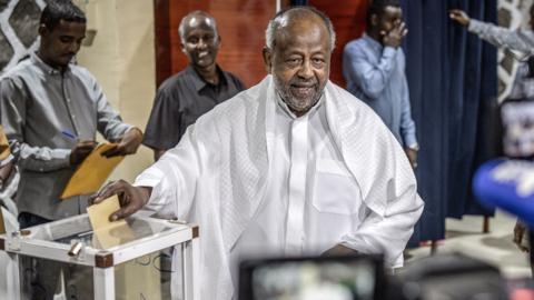 Ismail Omar Guelleh, dressed in white and facing the cameras, casts his vote at in Djibouti city on 10 April 2026