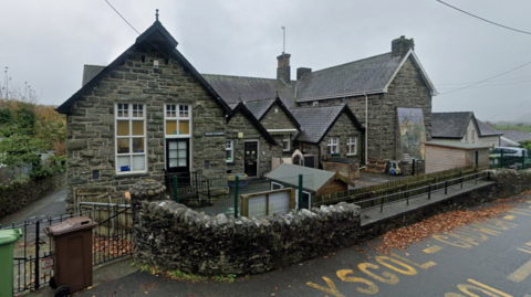 Ysgol Y Garreg