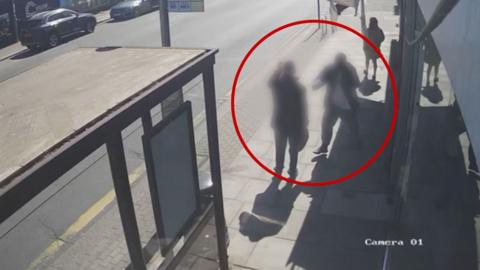 CCTV footage shows suspect approaching man before stabbing him