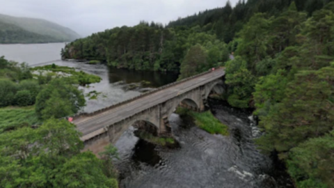 Drochaidh Omhaich bhon adhar 