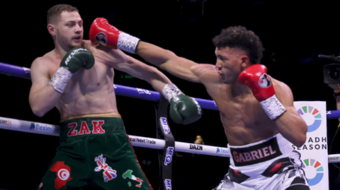Zak Chelli avoids a punch from David Morrell