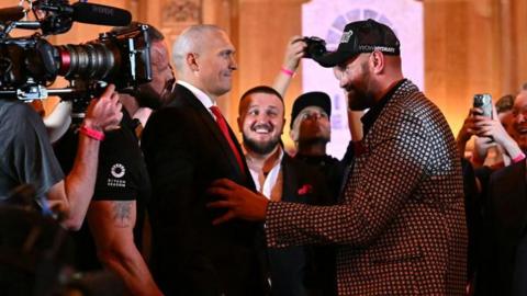 Oleksandr Usyk is tickled by Tyson Fury