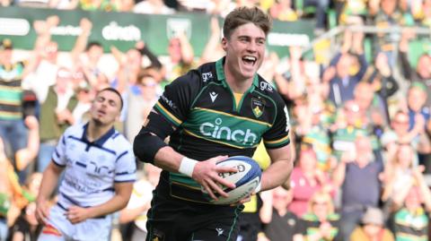 Tommy Freeman scores a try for Northampton against Clermont Auvergne