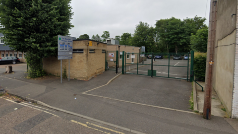 The Beeches school entrance 