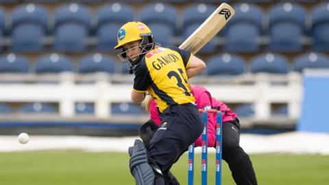 Bethan Gammon in batting action for Glamorgan
