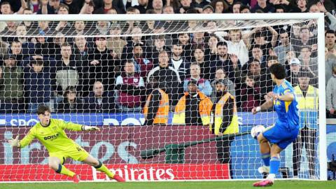 Pascal Struijk scores the winning penalty